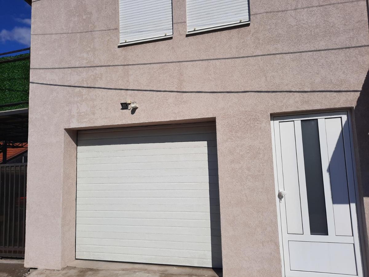 Dream Home, Free Garage Nis Bagian luar foto